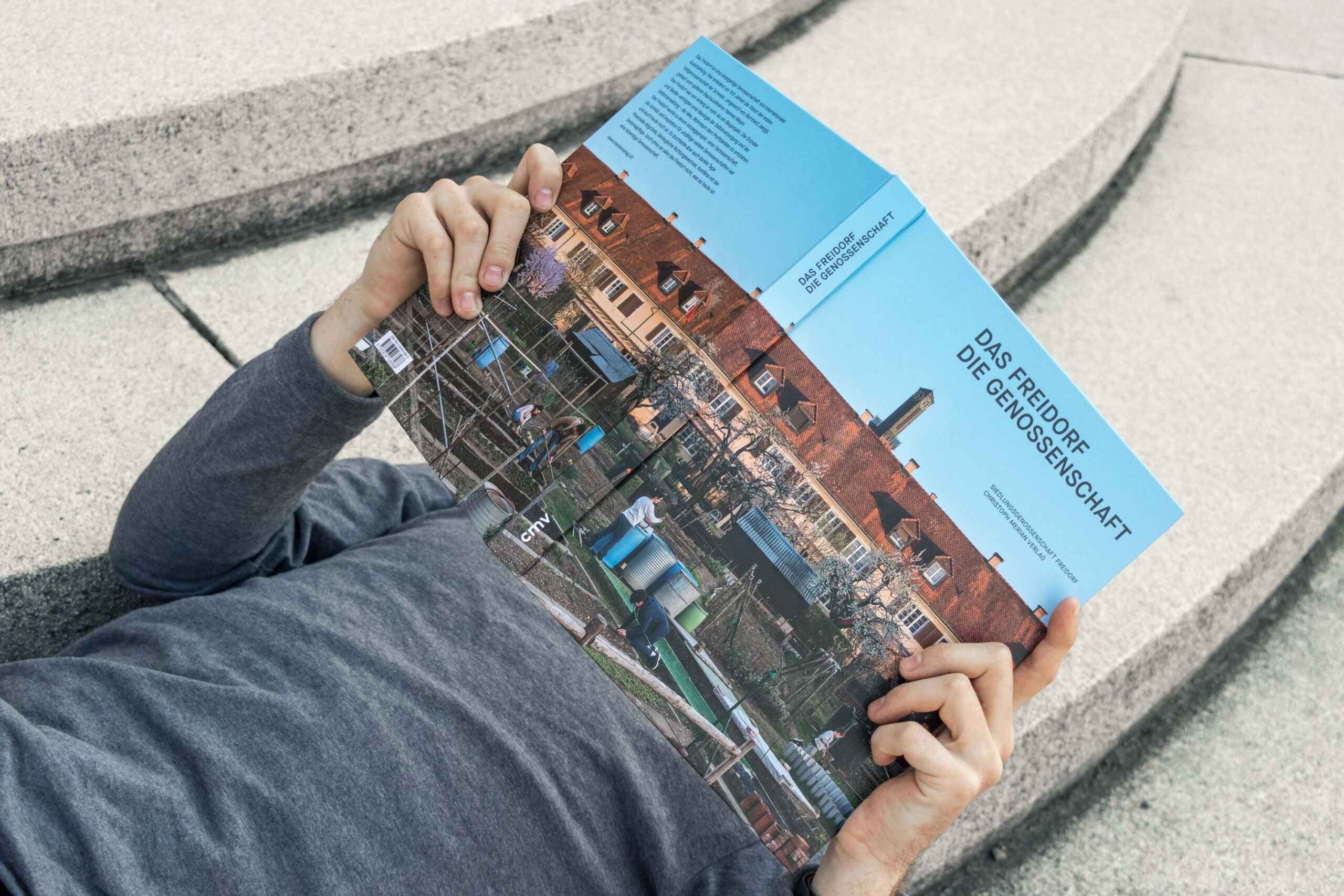 Innenseite der Freidorf Publikation mit Fotografien und Text