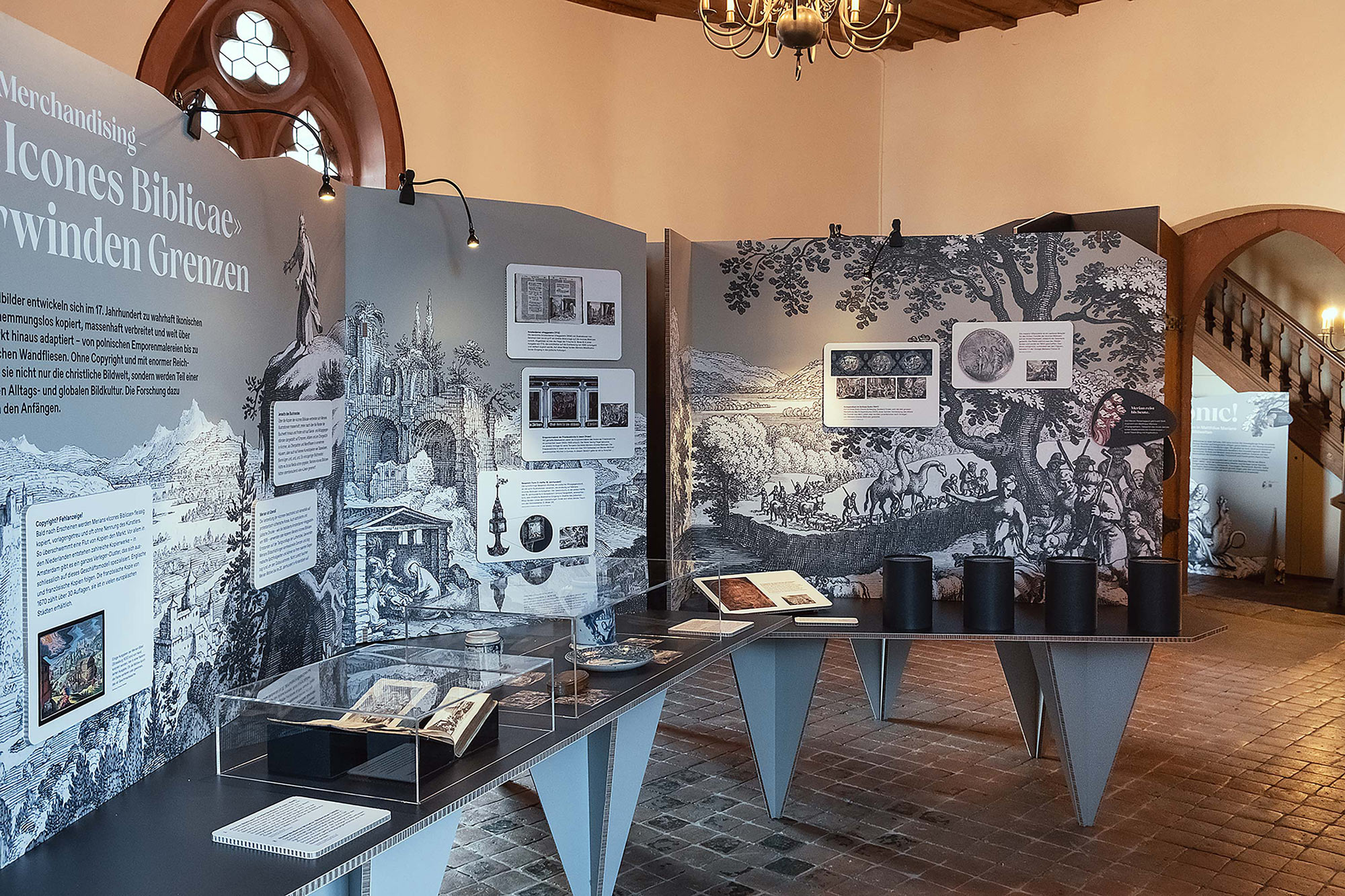 Typografische Beschriftung der Ausstellung ICONIC!
