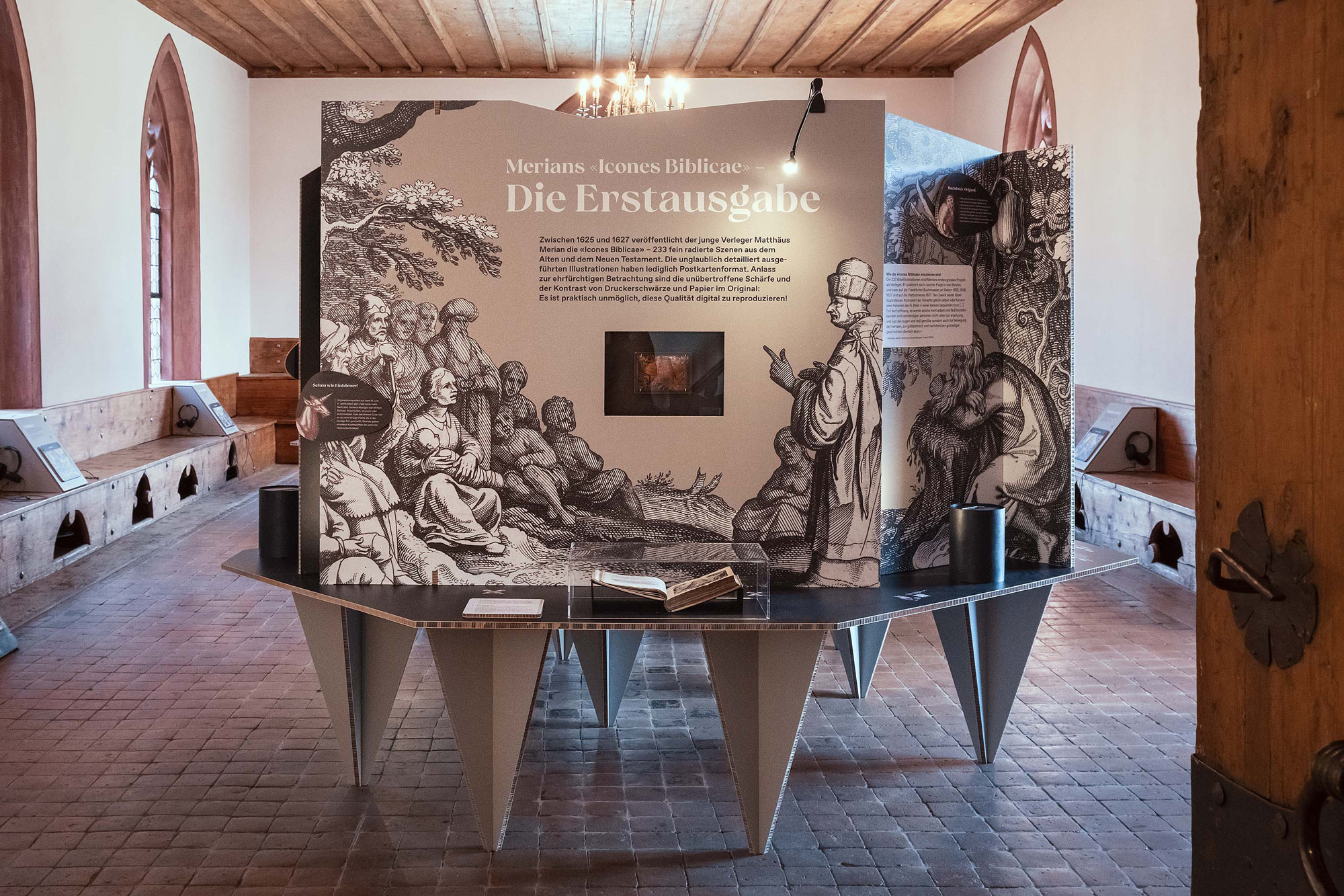 Szenografie der Merian-Ausstellung ICONIC! im Basler Münster